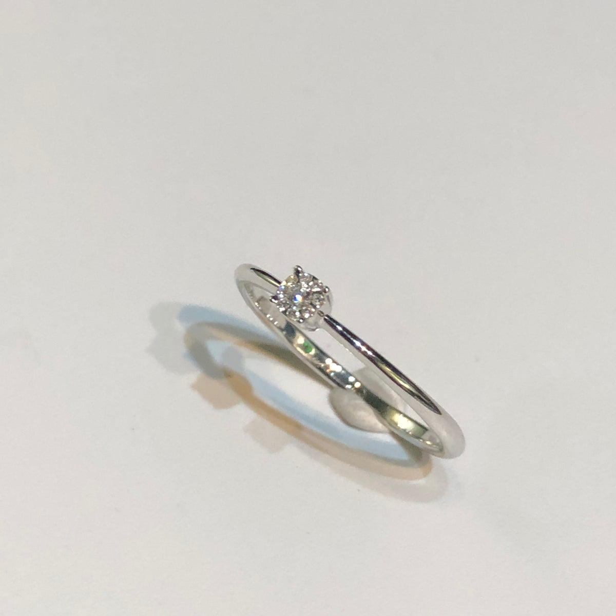 Anello Solitario con Diamante in Oro Bianco 18kt – Mirco Visconti (AB642/3)