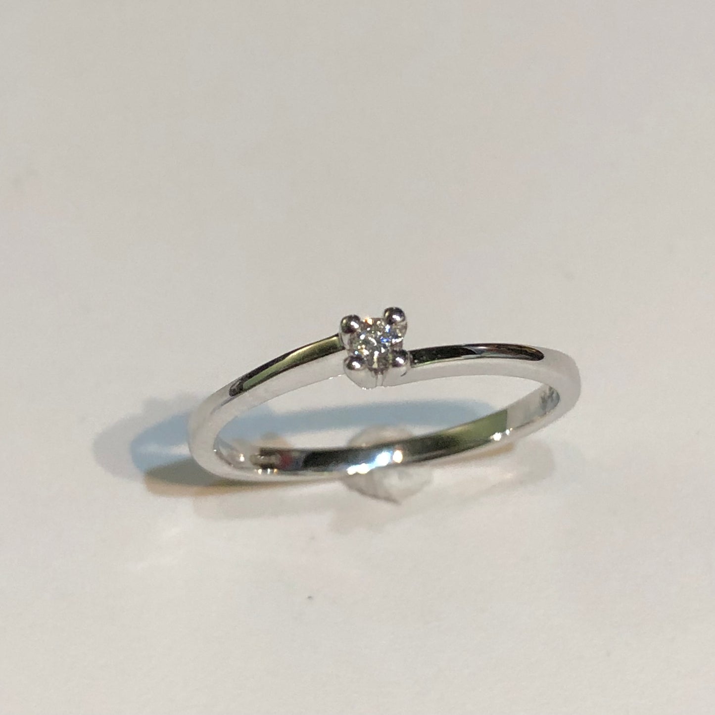 Anello Solitario con Diamante in Oro Bianco 18kt – Mirco Visconti