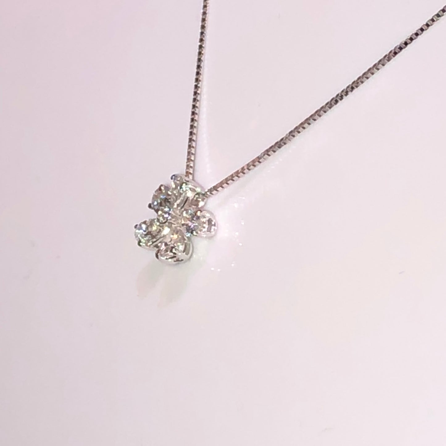 Collana Fiore con Diamanti Taglio Goccia in Oro Bianco 18kt – Mirco Visconti