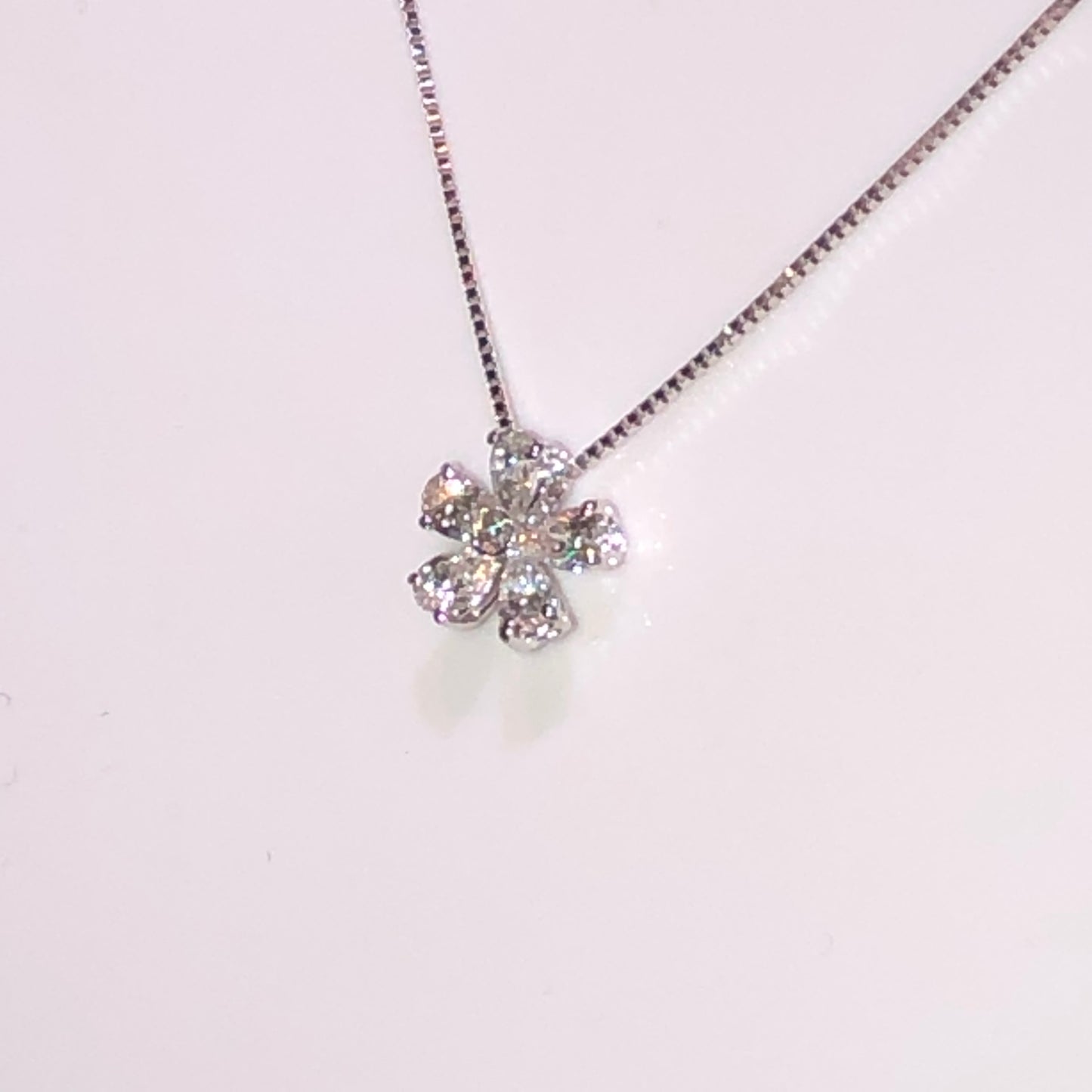Collana Fiore con Diamanti Taglio Goccia in Oro Bianco 18kt – Mirco Visconti