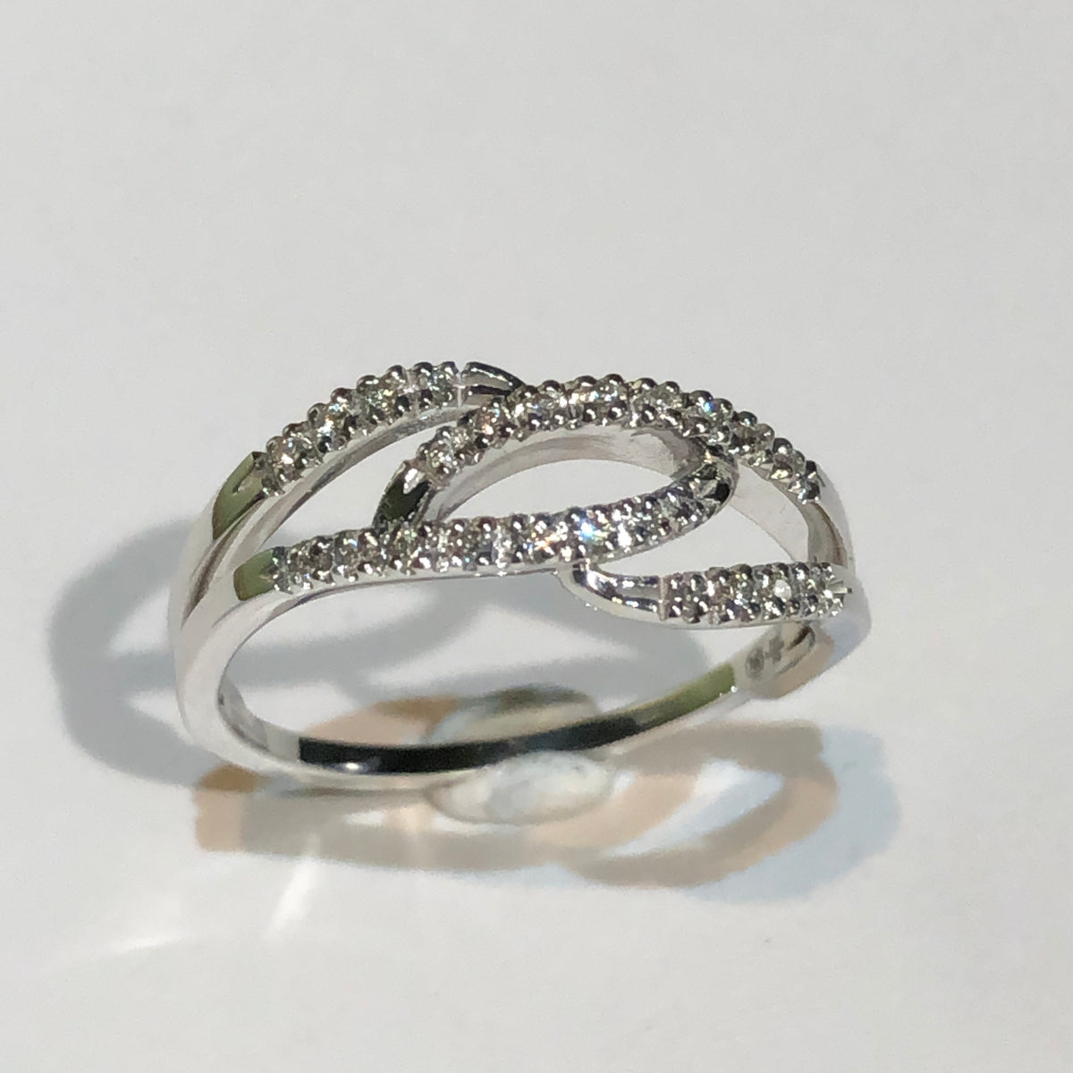 Anello con Diamanti 0,11 ct G VS in Oro Bianco 18kt – Mirco Visconti