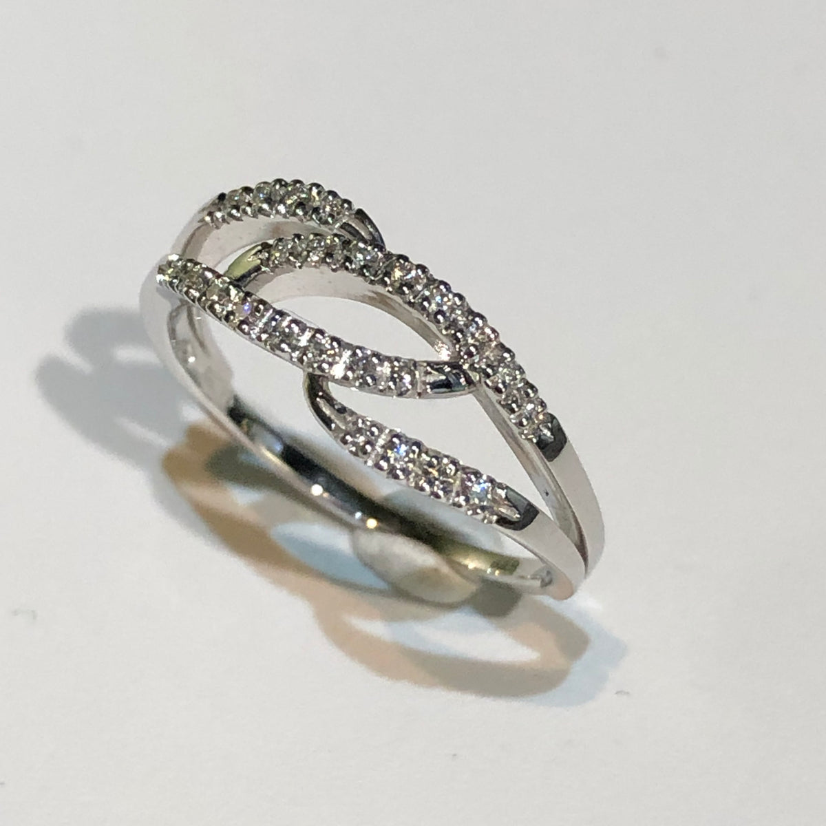 Anello con Diamanti 0,11 ct G VS in Oro Bianco 18kt – Mirco Visconti
