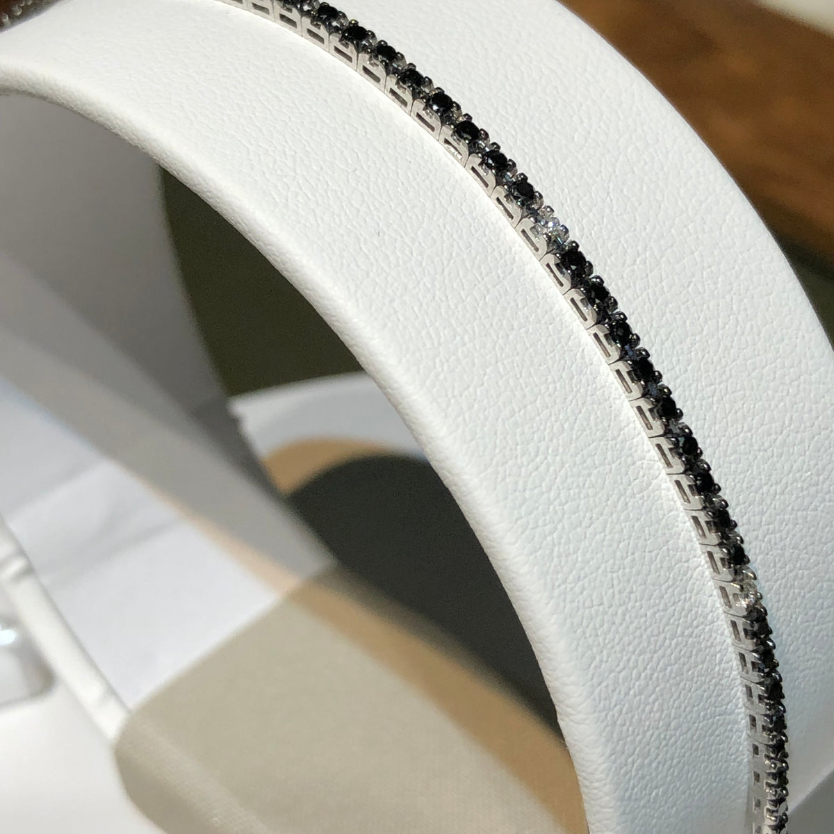 Bracciale Tennis con Diamanti Neri e Bianchi in Oro Bianco 18kt – PG Gioielli