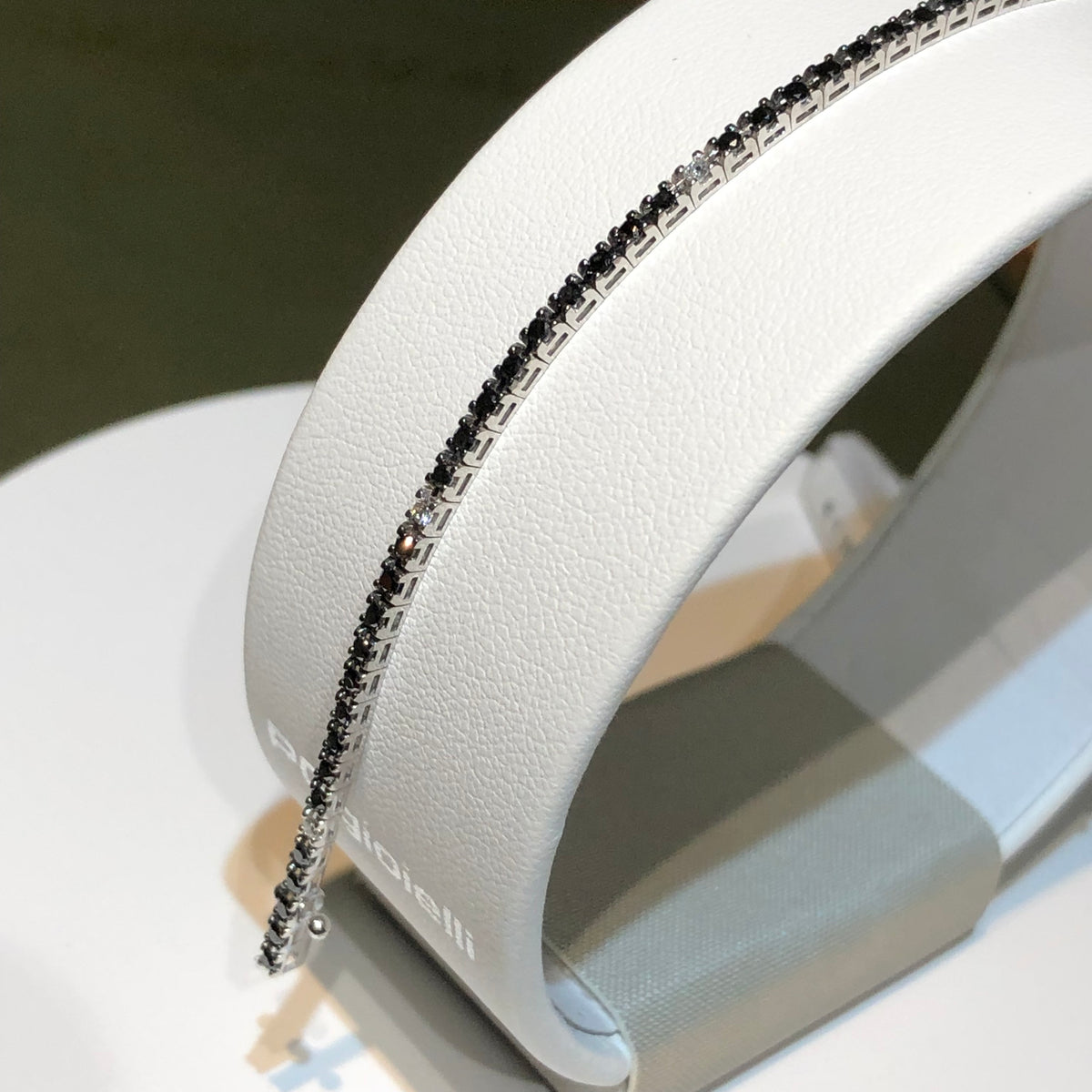 Bracciale Tennis con Diamanti Neri e Bianchi in Oro Bianco 18kt – PG Gioielli