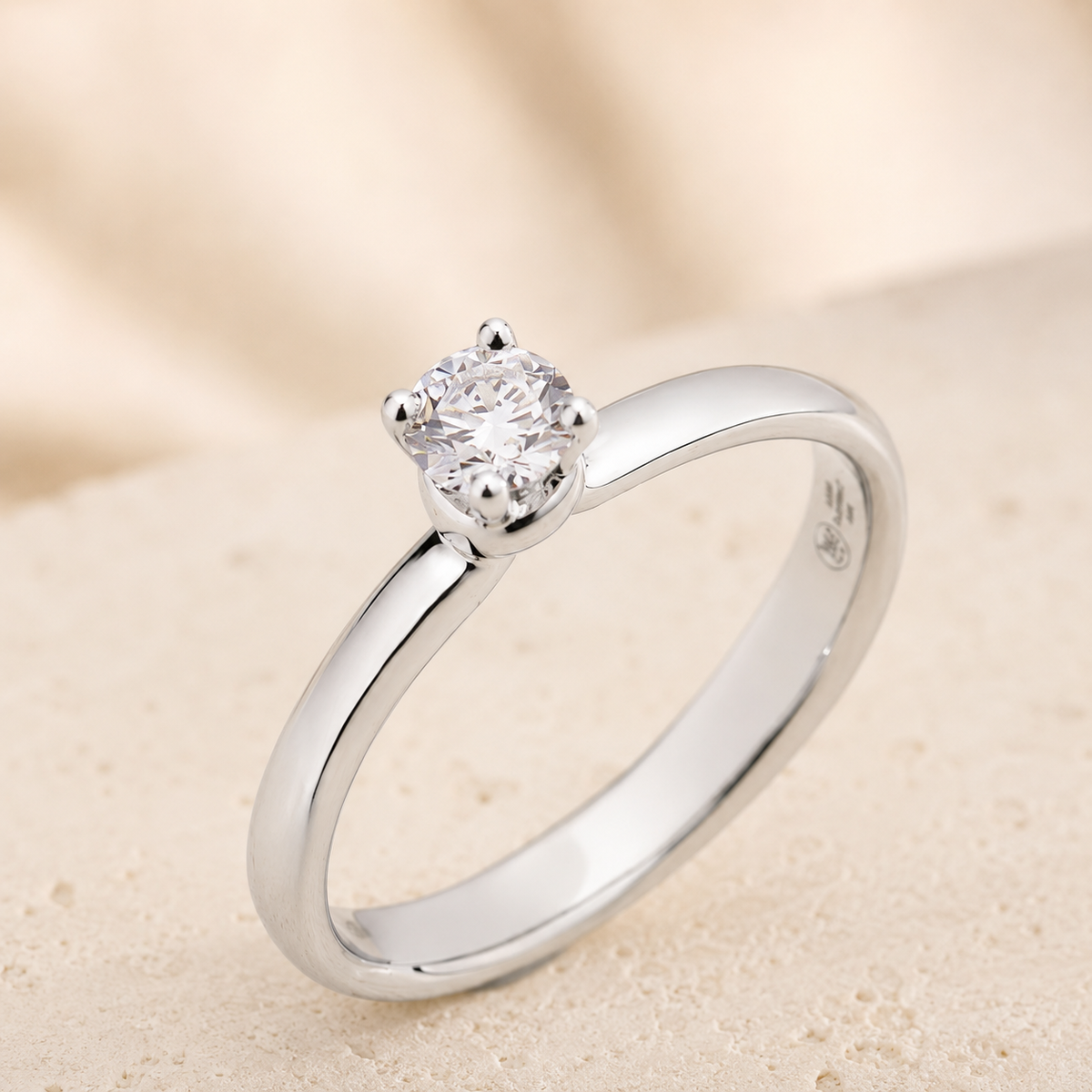 Anello in Oro 18 kt con Diamante Taglio Brillante 0,18 ct G VS – Z637/20
