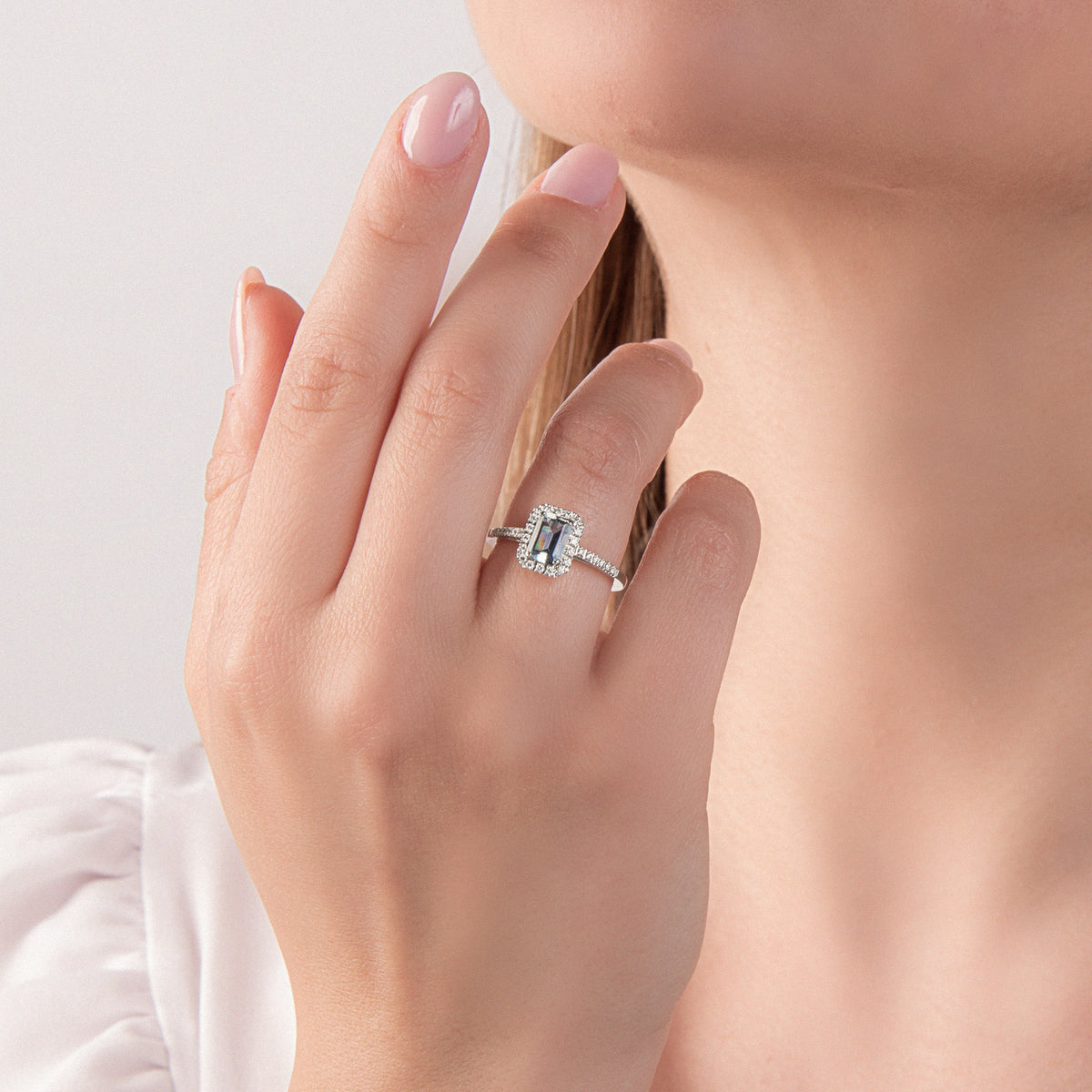 Anello con Acquamarina e Diamanti in Oro Bianco 18kt – Mirco Visconti