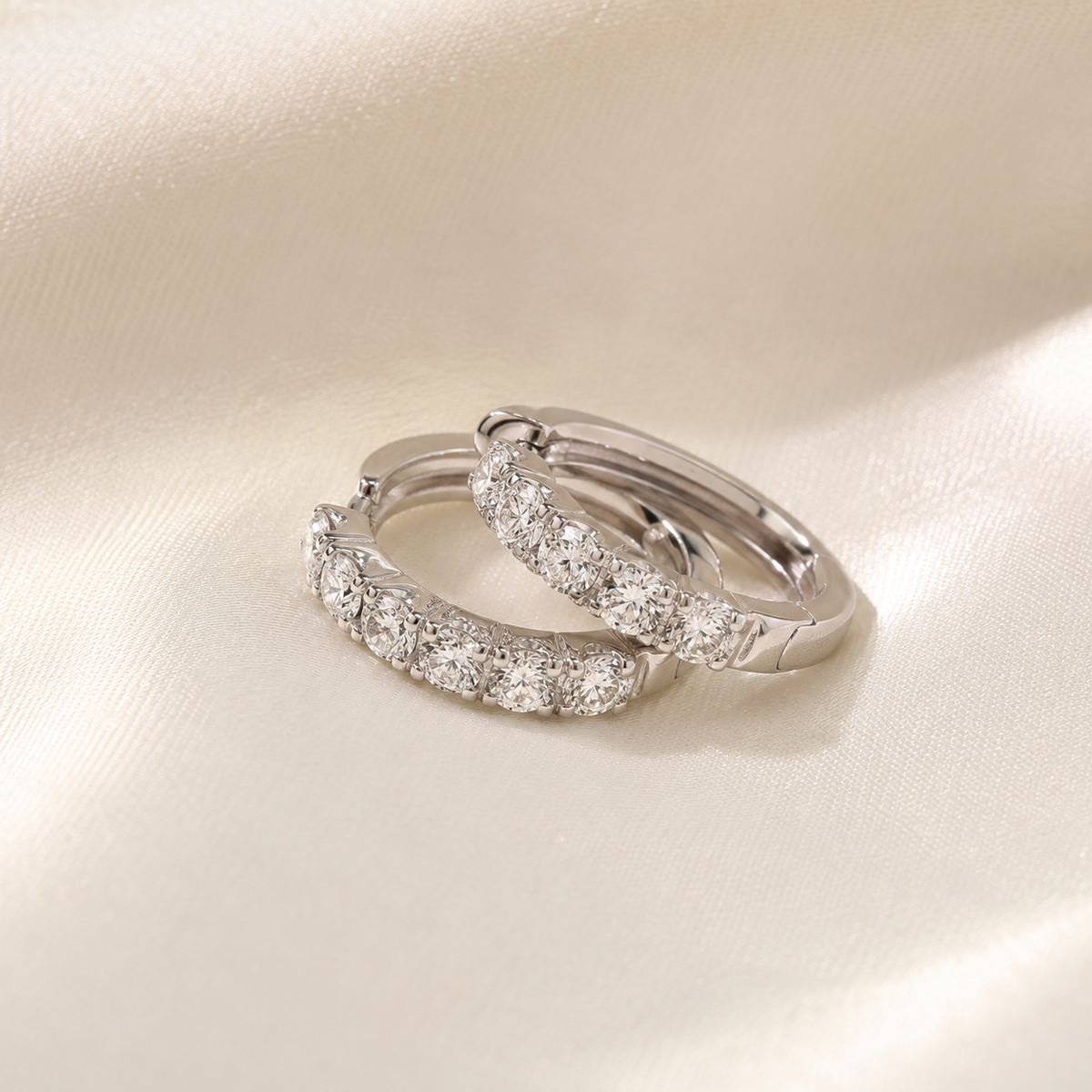 Orecchini a Cerchio con Diamanti 0,49 ct G VS in Oro Bianco 18kt – Mirco Visconti (LF533/EH30)
