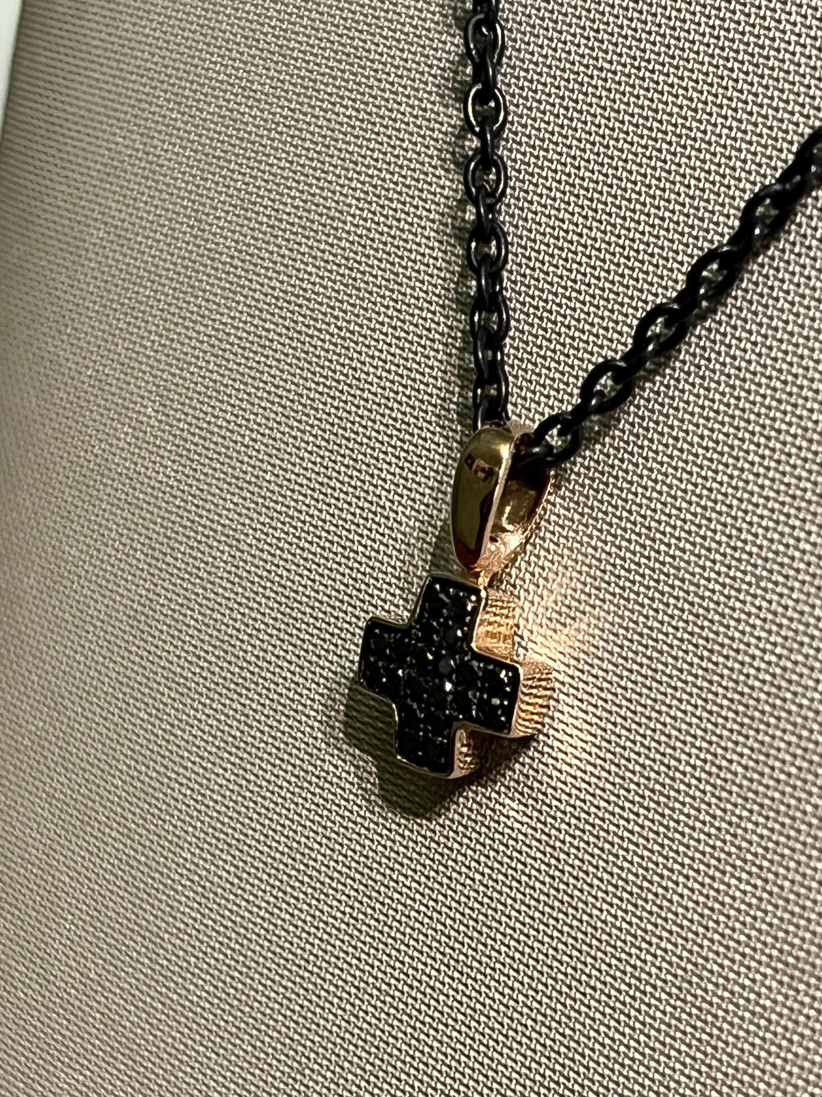 Collana Croce Salvatore Bersani in Oro 18kt con Diamanti 0,12 ct – Finitura Rutenio