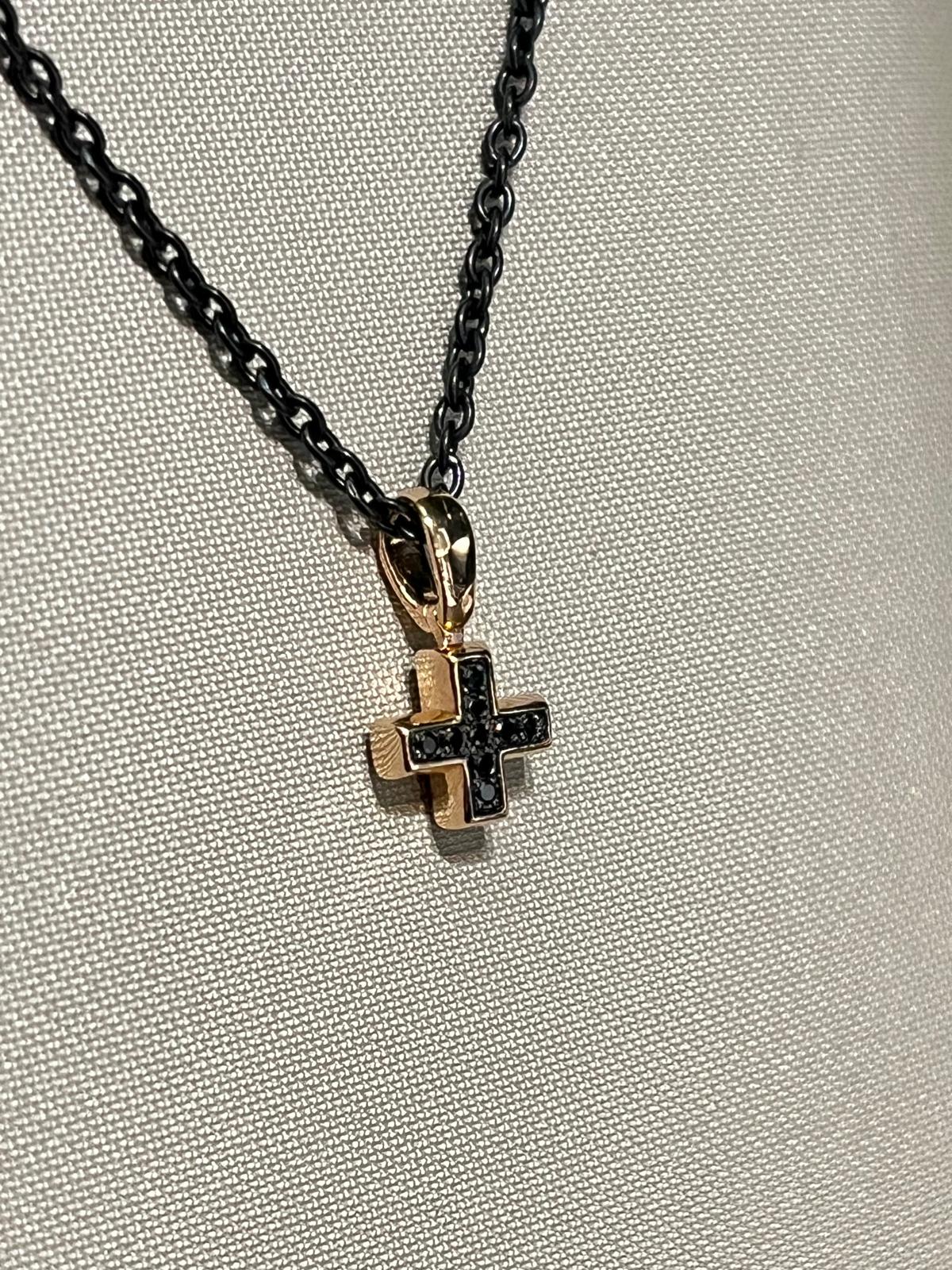 Collana Girocollo Croce Salvatore Bersani in Oro 18kt con Diamanti 0,05 ct – Finitura Black Rutenio