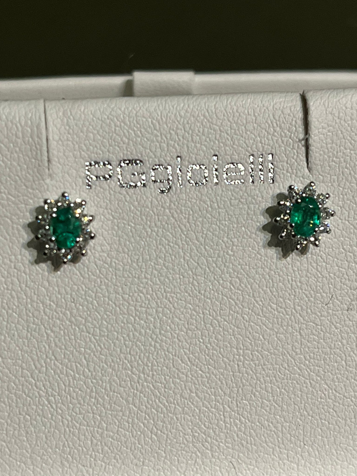 Orecchini con Smeraldi 0,38 ct e Diamanti 0,20 ct in Oro Bianco 18kt – PG Gioielli