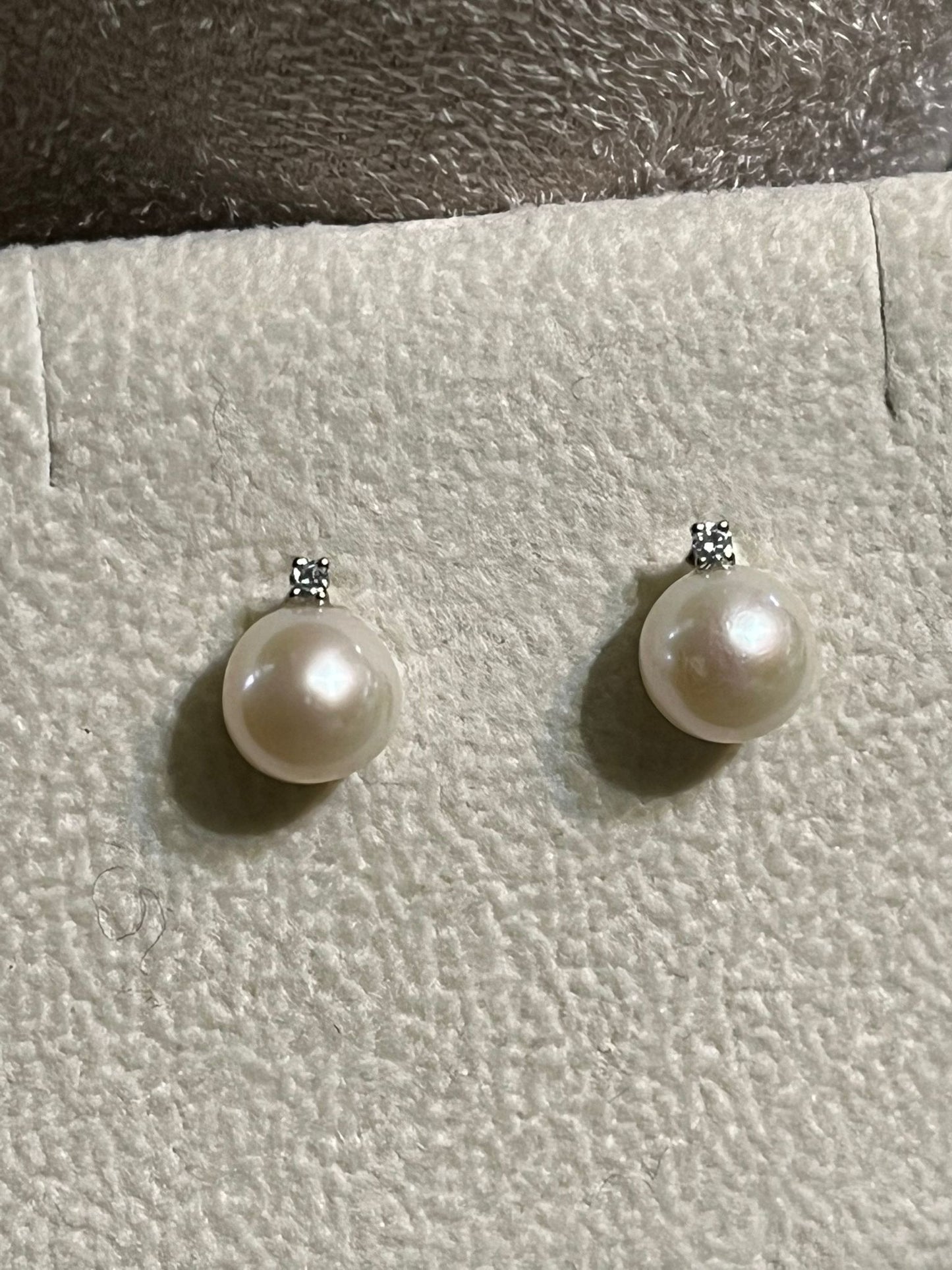 Orecchini con Perle Akoya 8mm e Diamanti 0,02 ct G VS in Oro Bianco 18kt – PG Gioielli (OR1L/8)