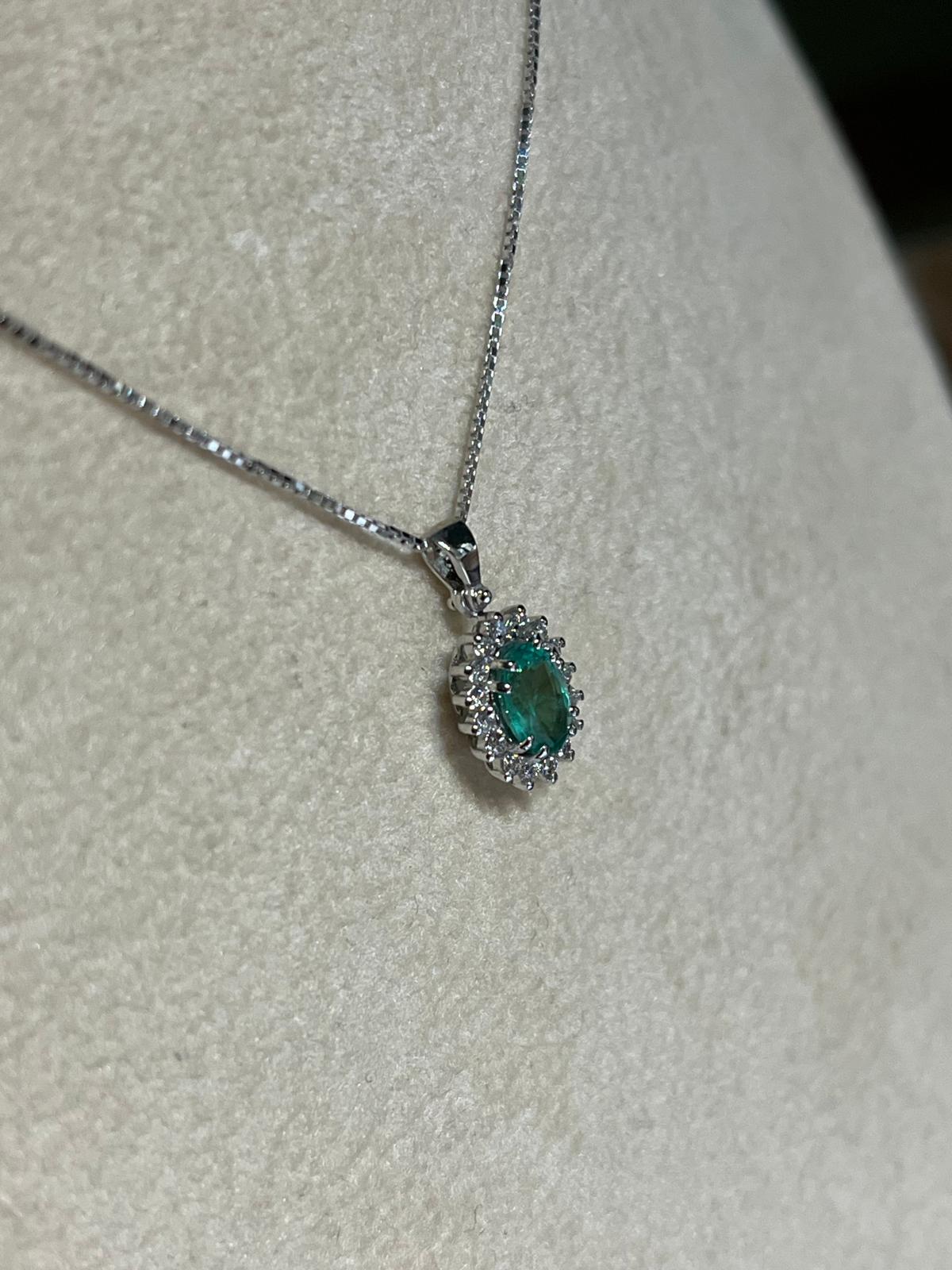 Collana con Smeraldo 0,76 ct e Diamanti 0,16 ct in Oro Bianco 18kt – PG Gioielli (CIOLADYS/4)