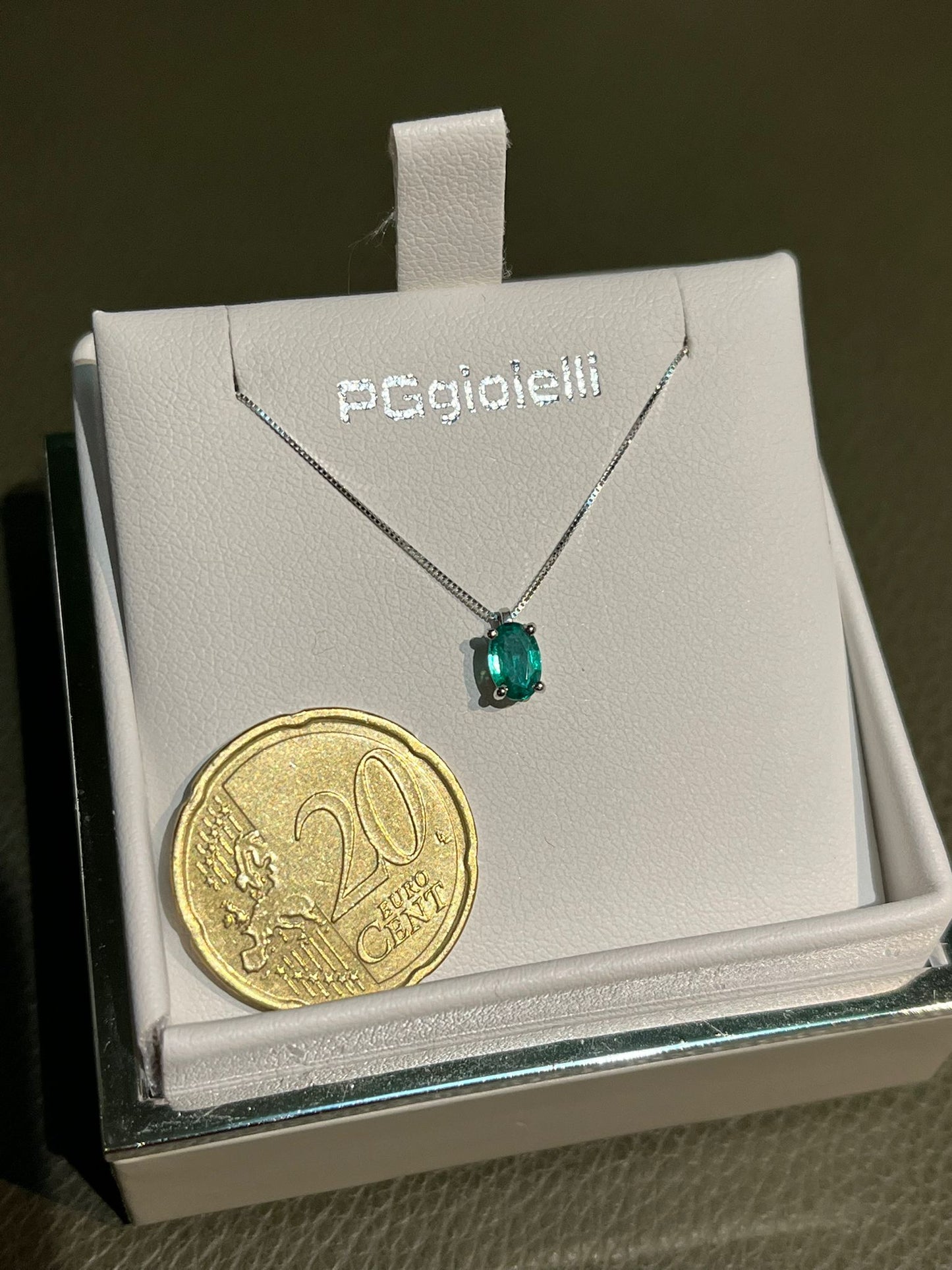 Collana con Smeraldo Ovale 0,88 ct in Oro Bianco 18kt – PG Gioielli (CIOONLY/1S)