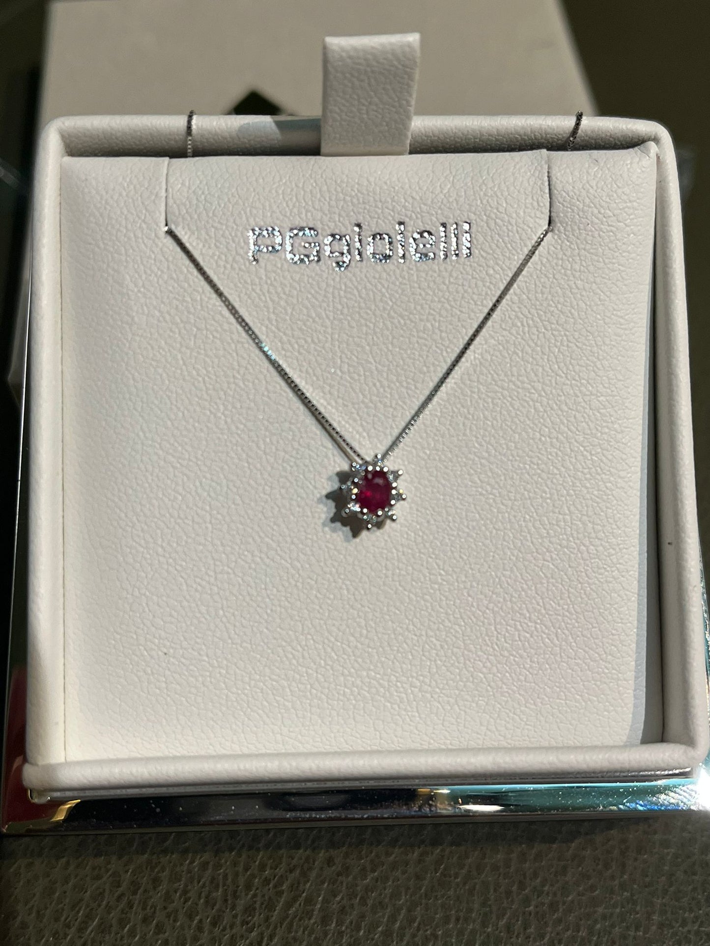 Collana con Rubino Ovale 0,23 ct e Diamanti in Oro Bianco 18kt – PG Gioielli (CIOVERA/1R)