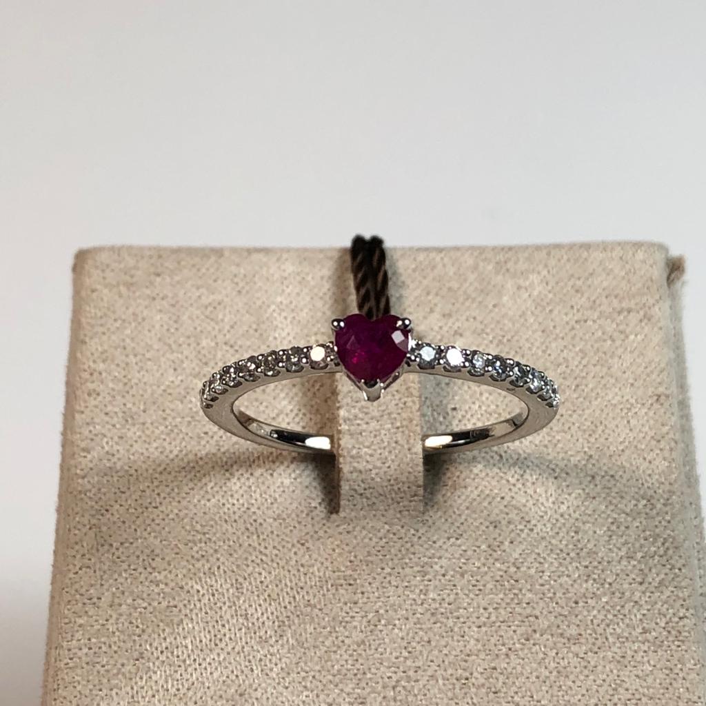 Fani Anello in Oro Bianco con Rubino e Diamanti