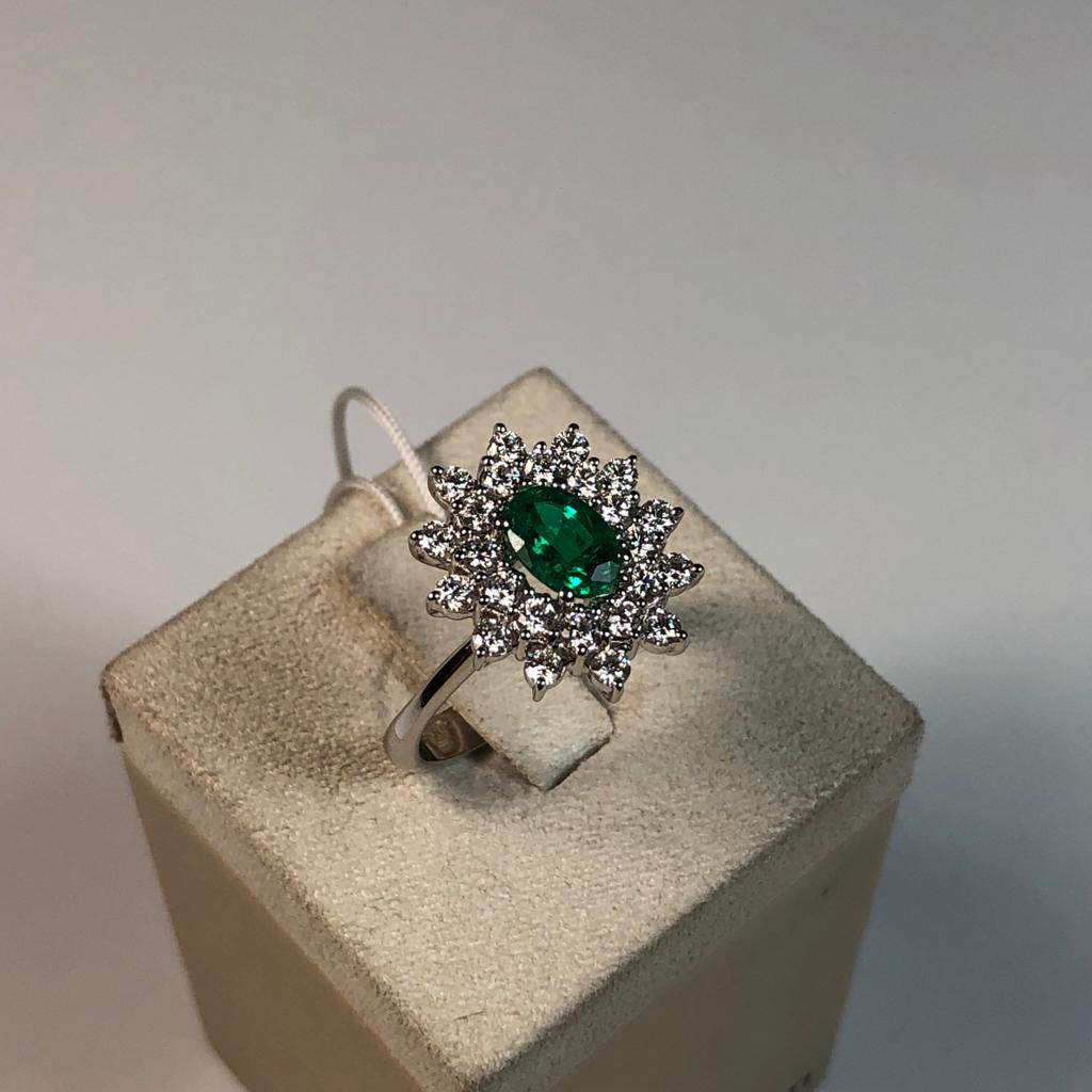 Anello con Smeraldo e Diamanti in Oro Bianco 18kt – Mirco Visconti