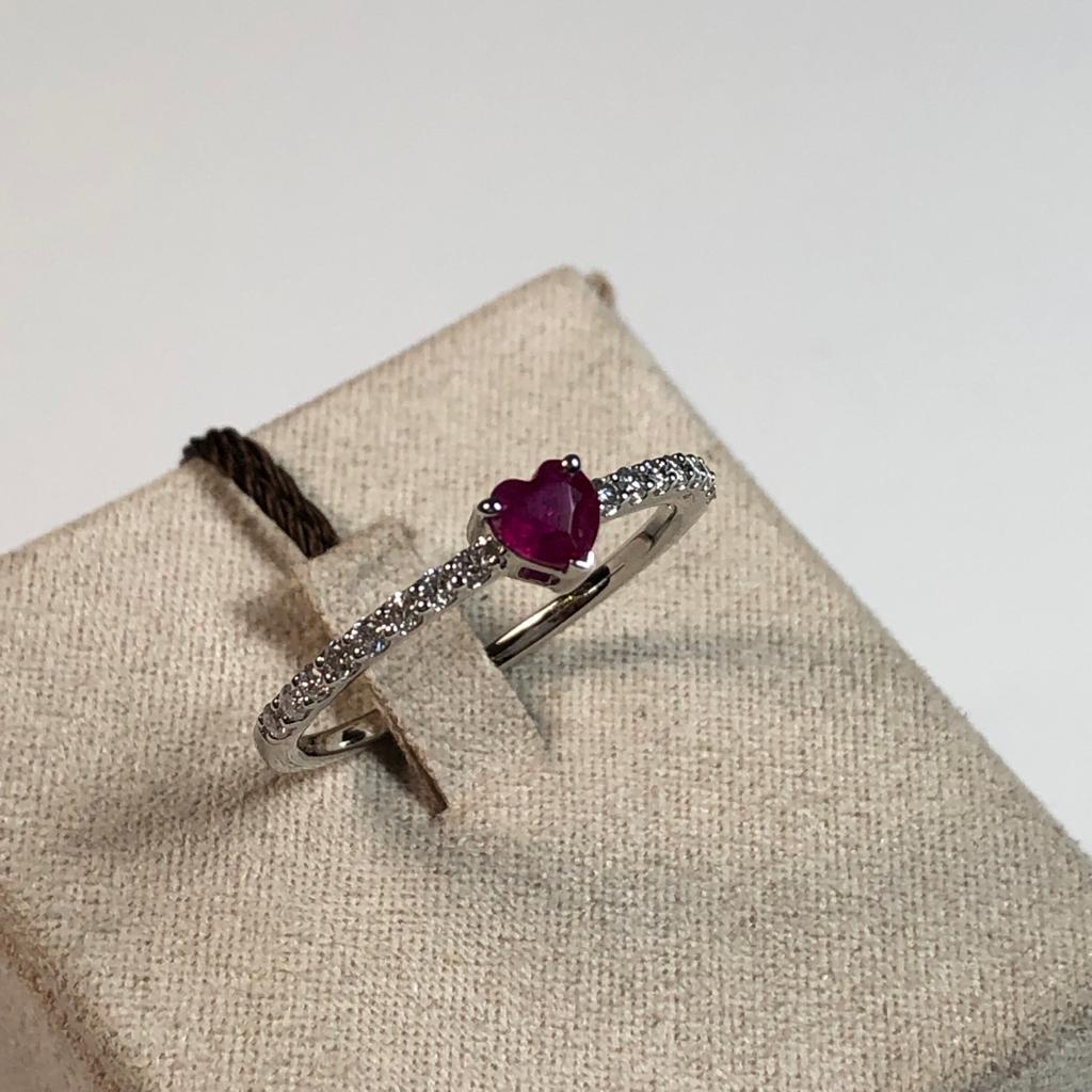 Fani Anello in Oro Bianco con Rubino e Diamanti