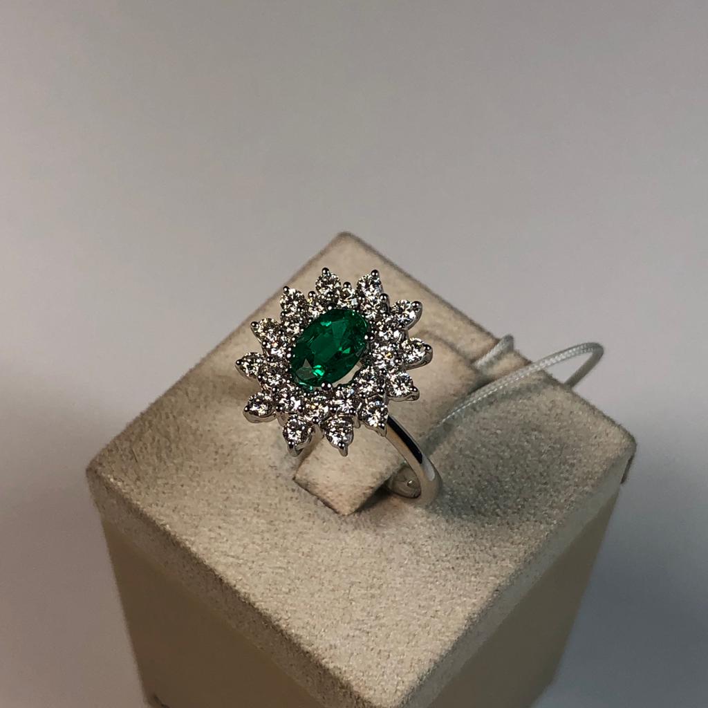 Anello con Smeraldo e Diamanti in Oro Bianco 18kt – Mirco Visconti