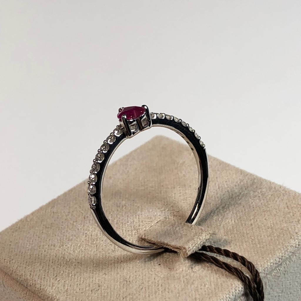 Fani Anello in Oro Bianco con Rubino e Diamanti