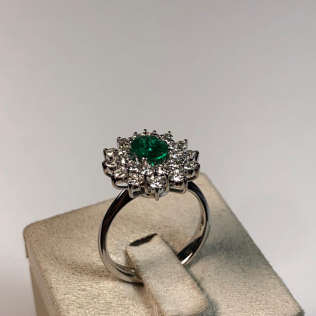 Anello con Smeraldo e Diamanti in Oro Bianco 18kt – Mirco Visconti