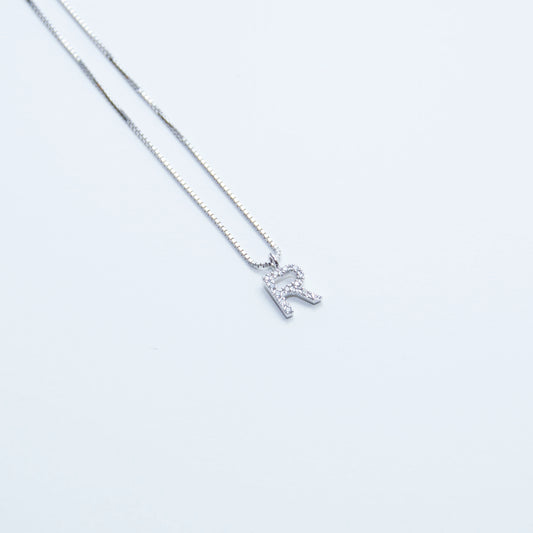 Collana Lettera R con Diamanti in Oro Bianco 18kt – Mirco Visconti