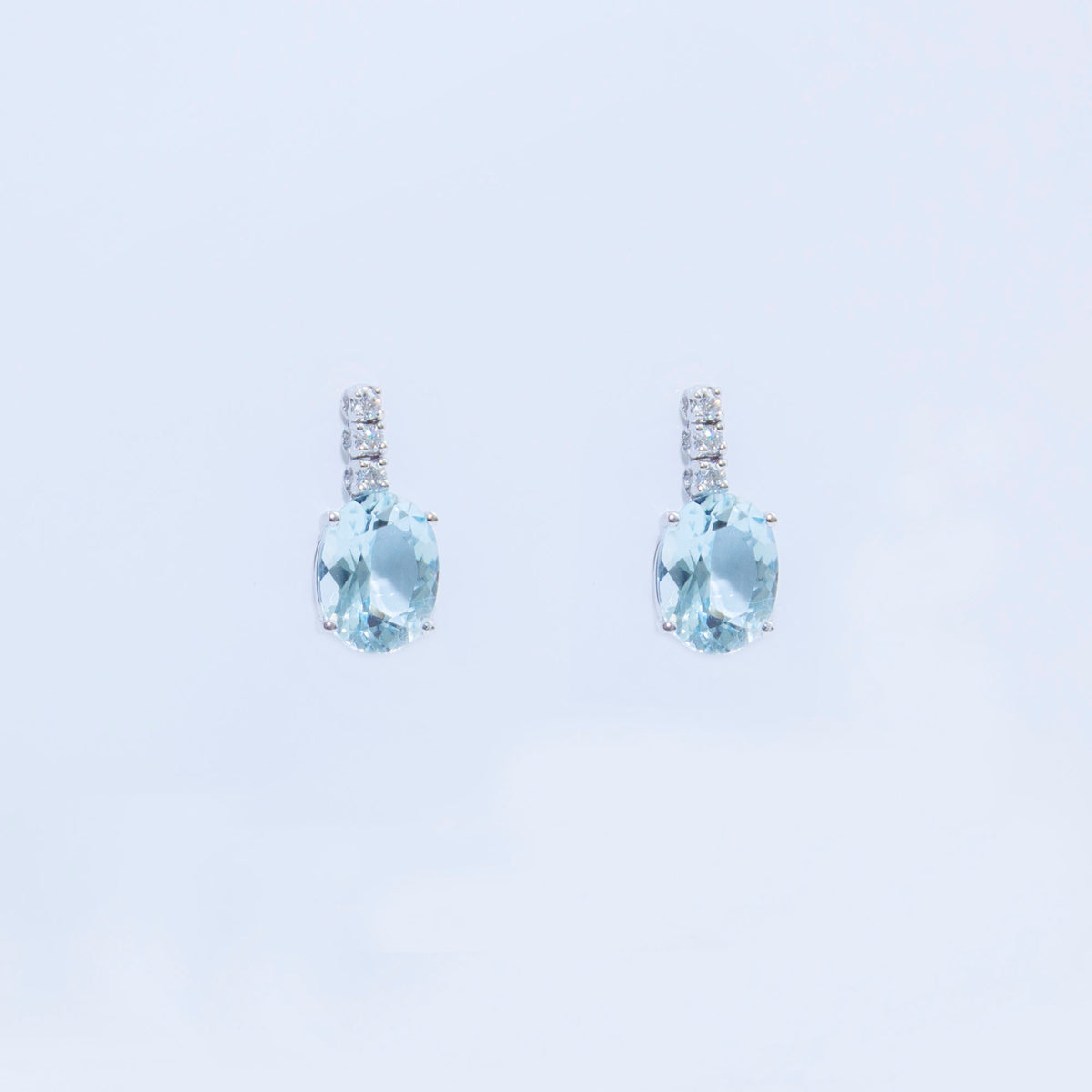 Orecchini con Acquamarina 3,29 ct e Diamanti 0,10 ct in Oro Bianco 18kt – Mirco Visconti