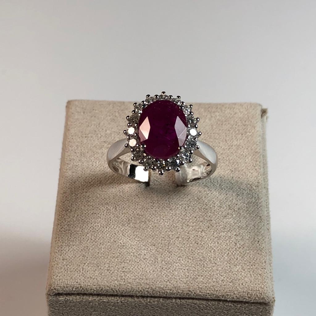 Anello con Rubino e Diamanti in Oro 18kt – Karal