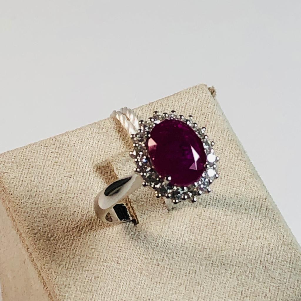 Anello con Rubino e Diamanti in Oro 18kt – Karal